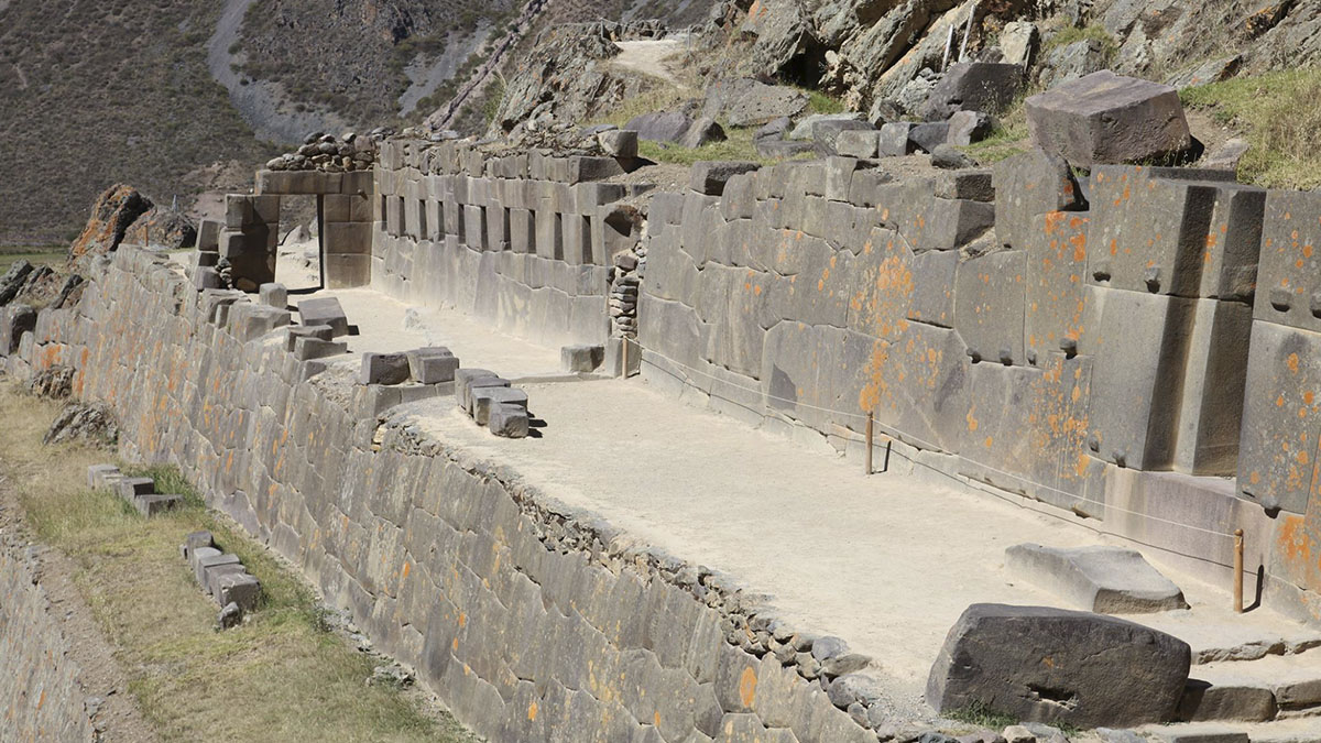 ollantaytambo-muro-y-porton